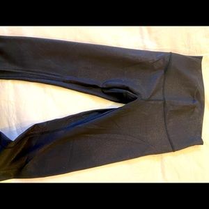 Lululemon Shiny Wunder Under Size 6.